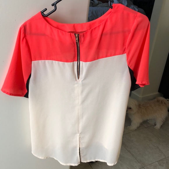 Woman’s blouse - Picture 2 of 6